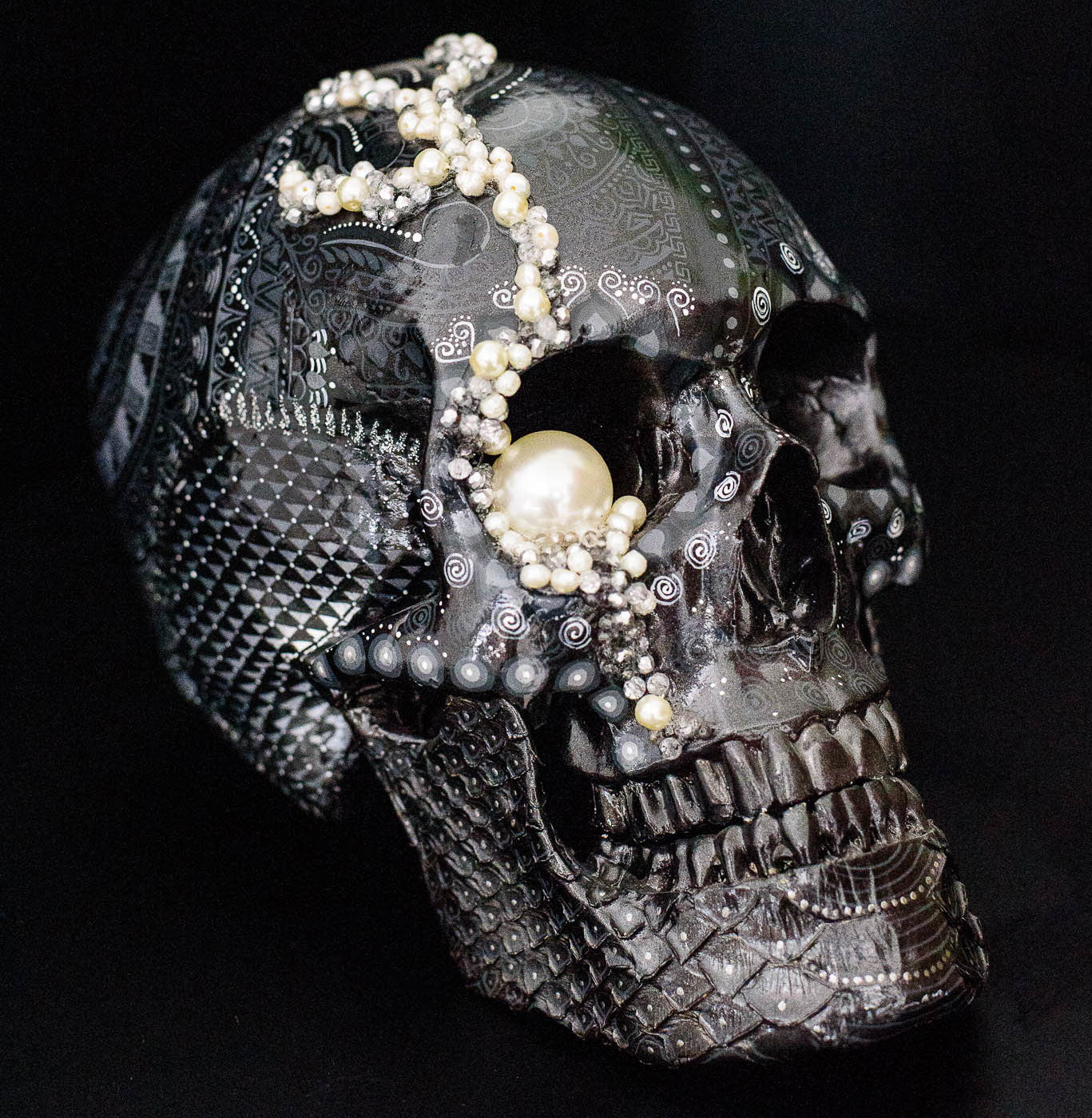 VALIOSA MUERTE SOBRE LA NOCHE